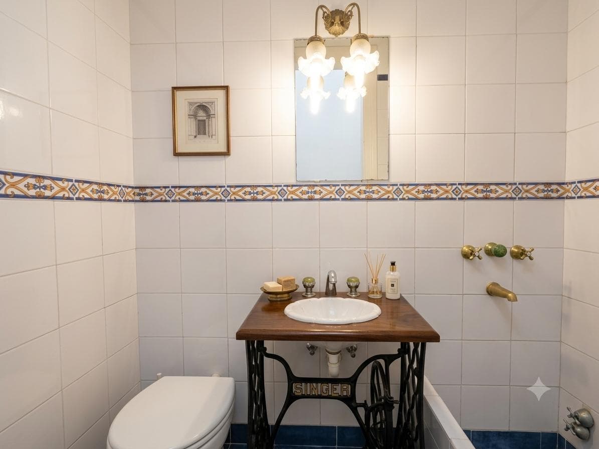 5-room house for sale, Victoria—needs renovation