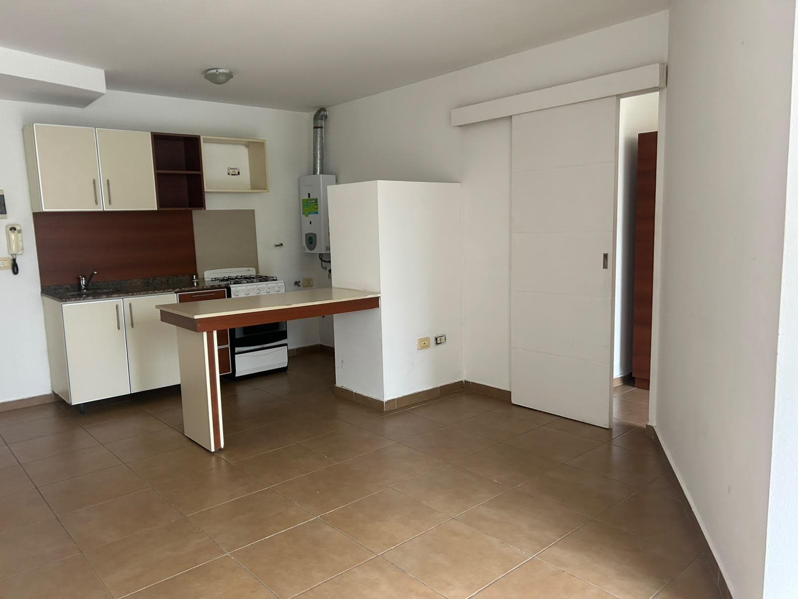 One-Bedroom Apartment—Half a Block from San Juan Boulevard