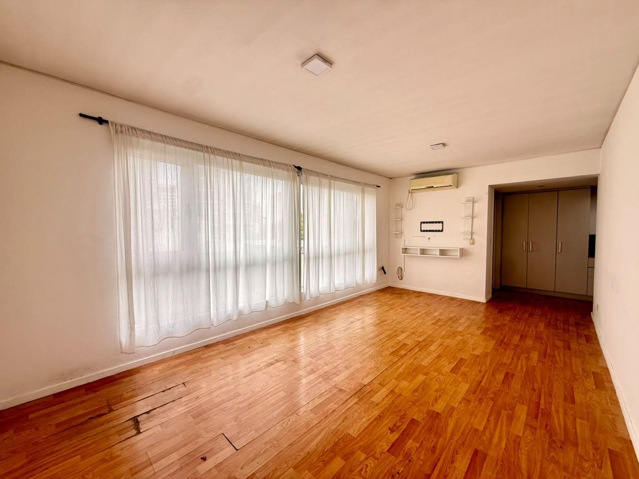 FOR RENT: Studio Apartment in San Telmo with Full Amenities