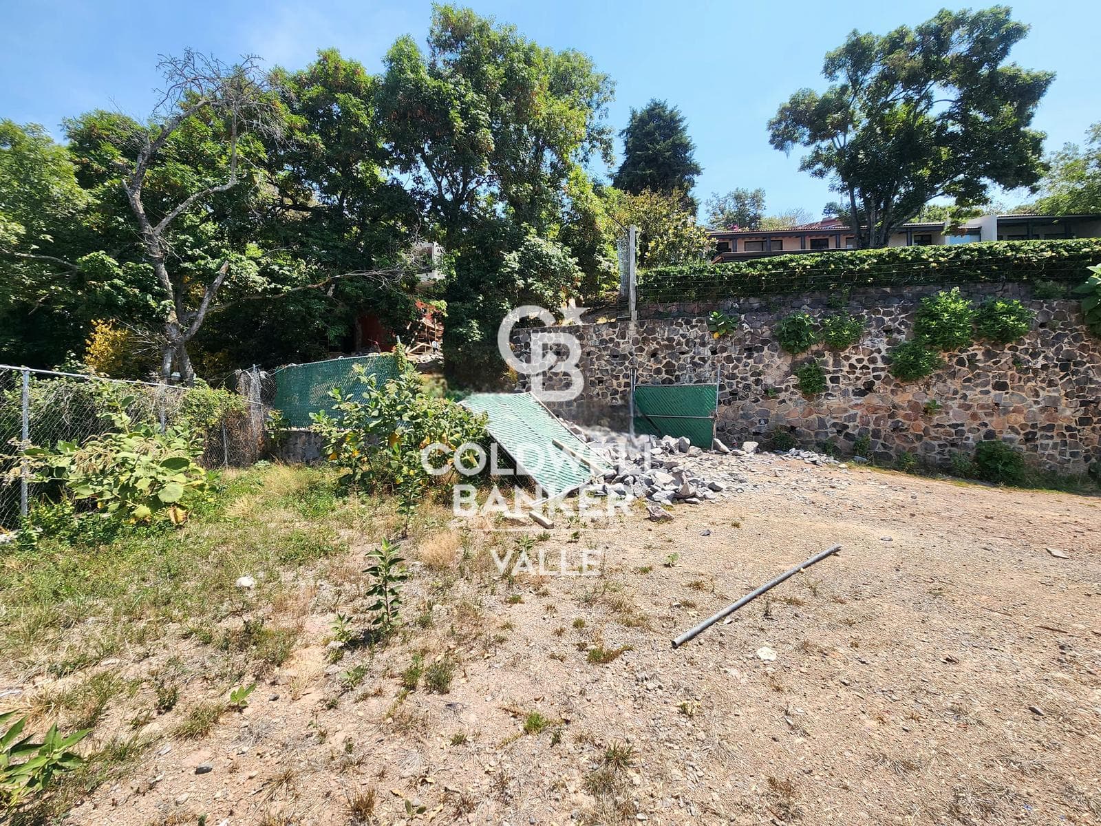 Land for Sale with a Lake View