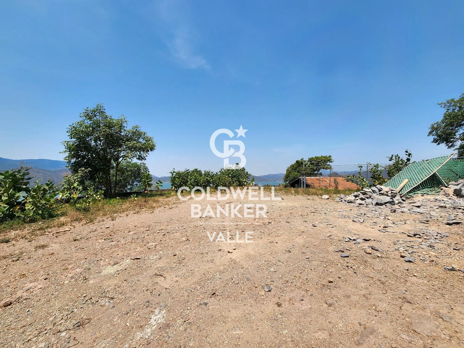 Land for Sale with a Lake View