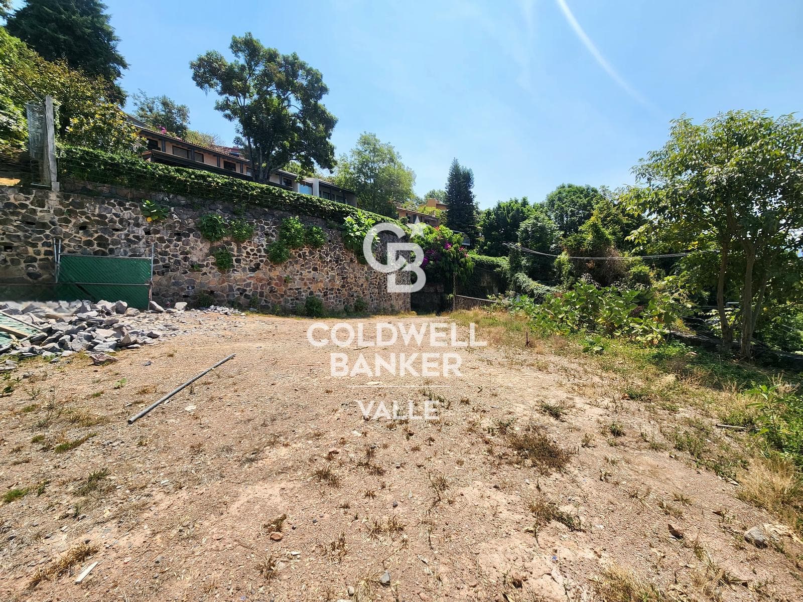 Land for Sale with a Lake View