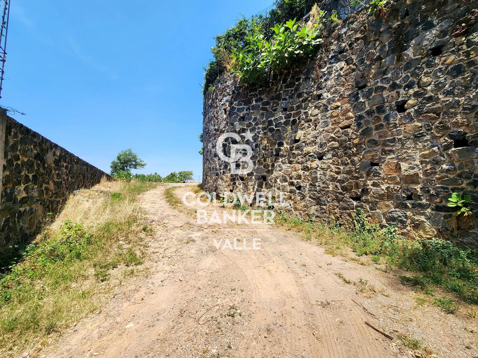 Land for Sale with a Lake View