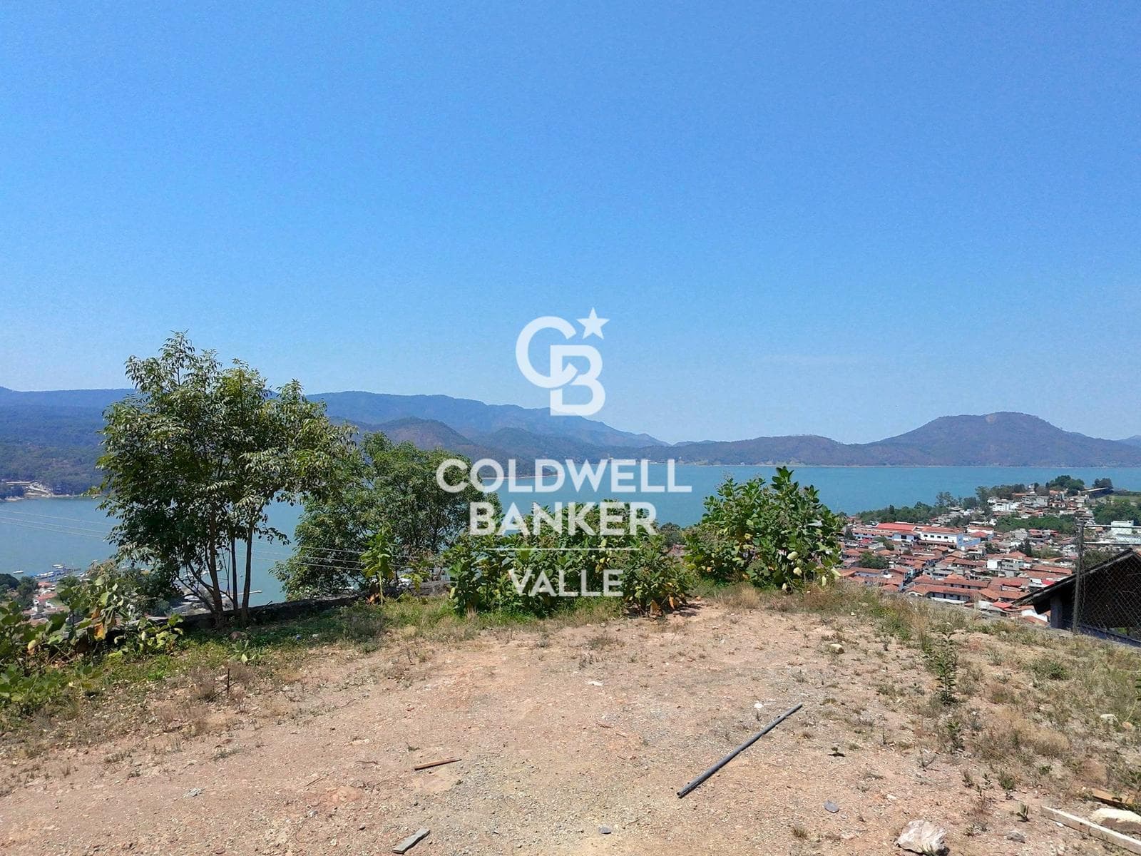 Land for Sale with a Lake View