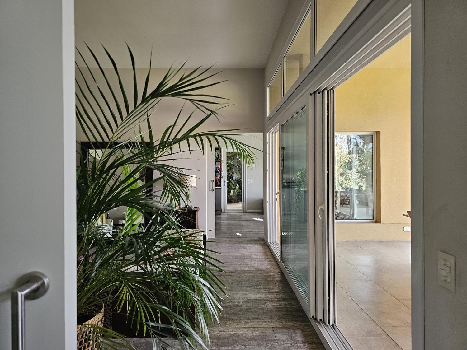 House for sale with lagoon views, 4 suites (1 on the ground floor), elevator