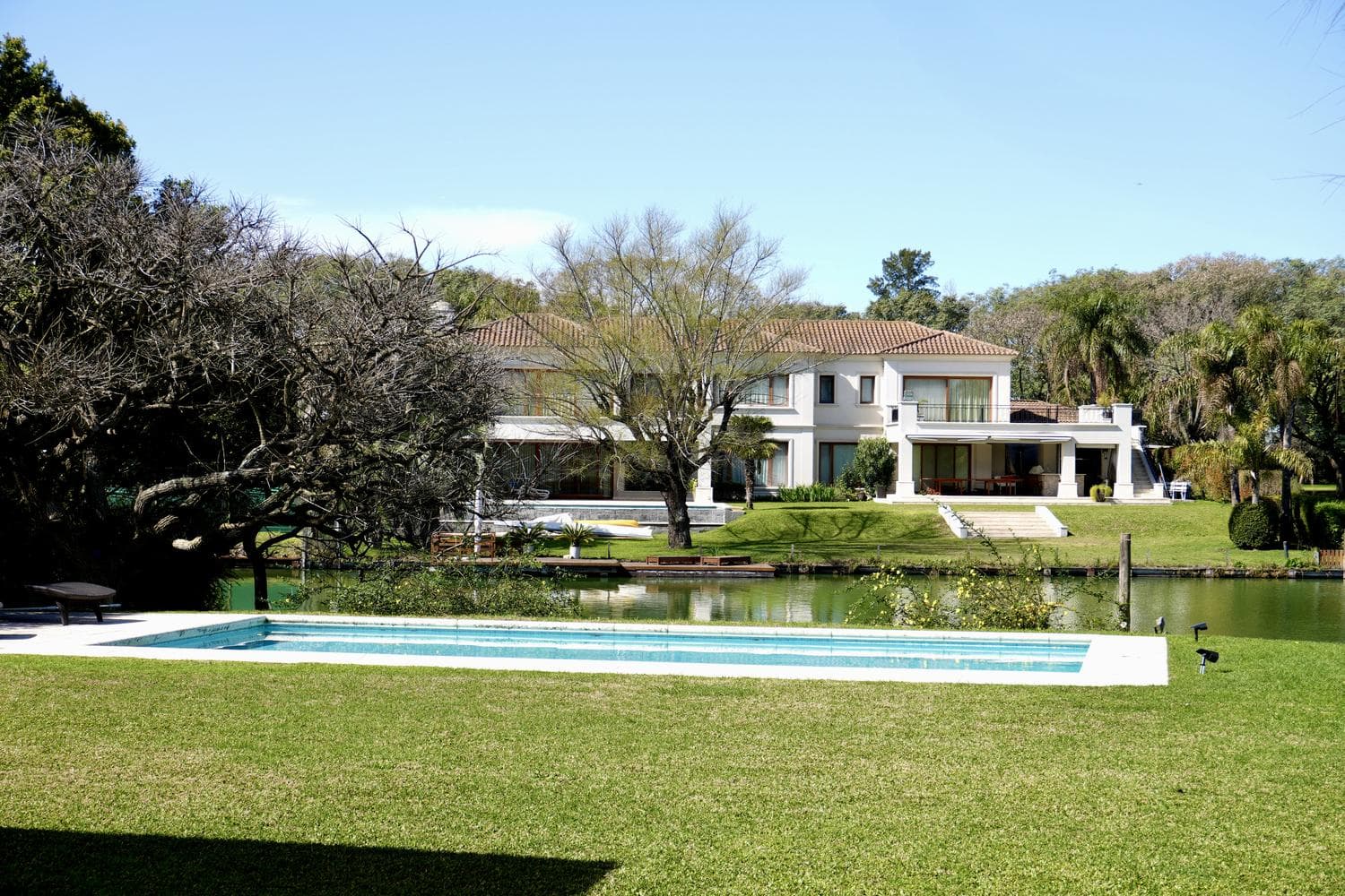 House for sale with lagoon views, 4 suites (1 on the ground floor), elevator
