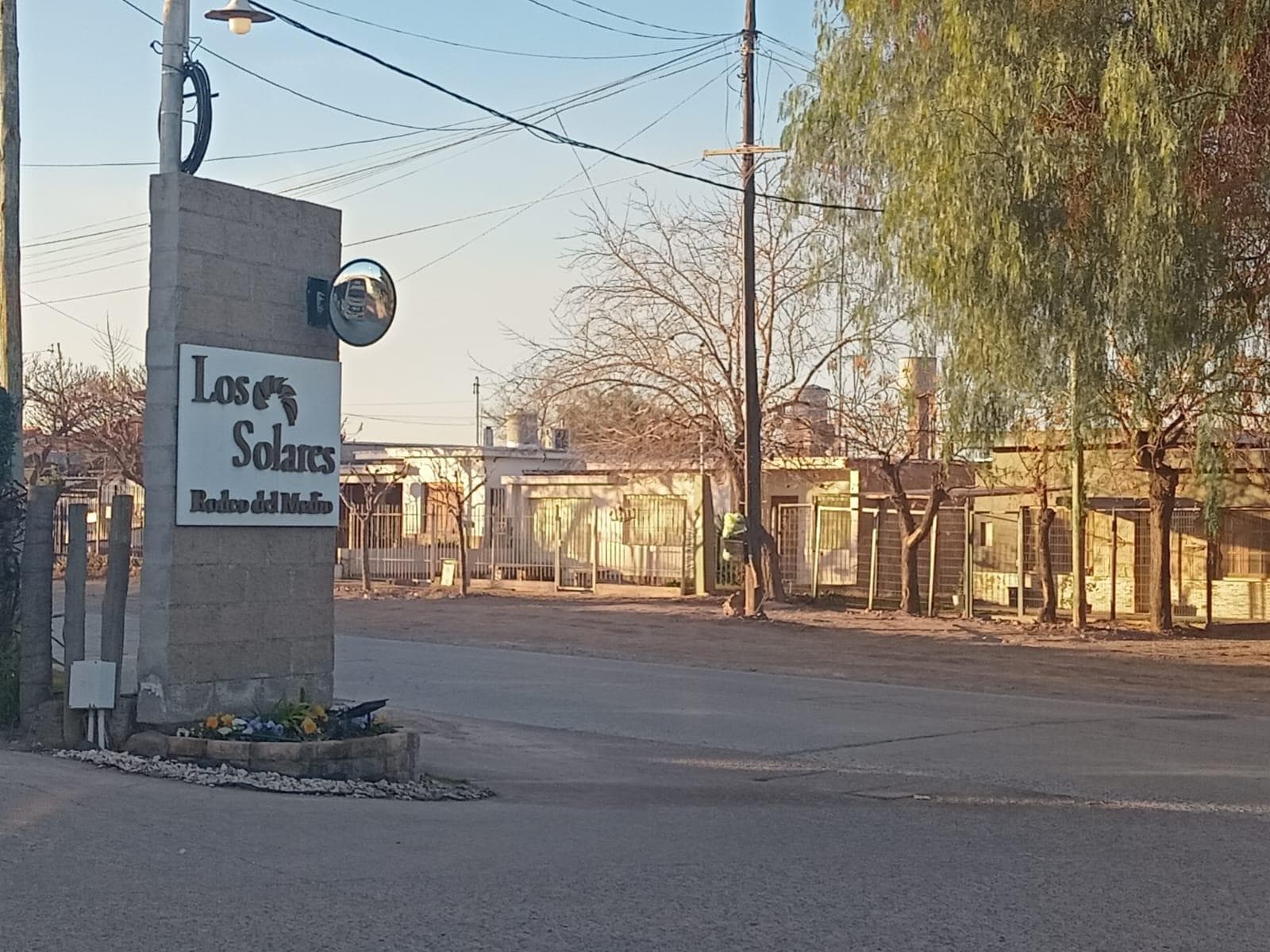 House in the Los Solares Rodeo Gated Community, Del Medio