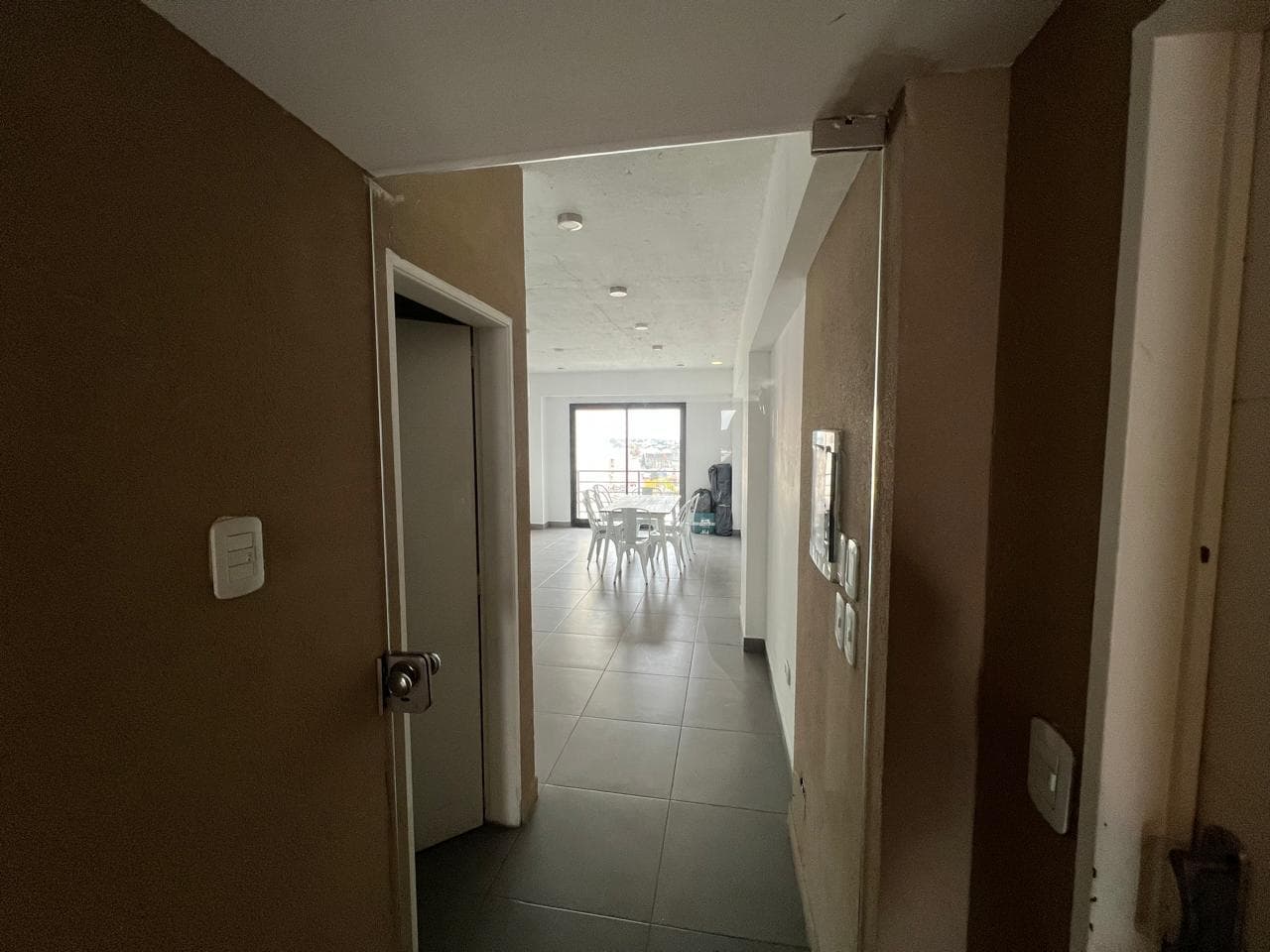 Studio apartment in the R. de Escalada neighborhood. QUALIFIES FOR MORTGAGE.
