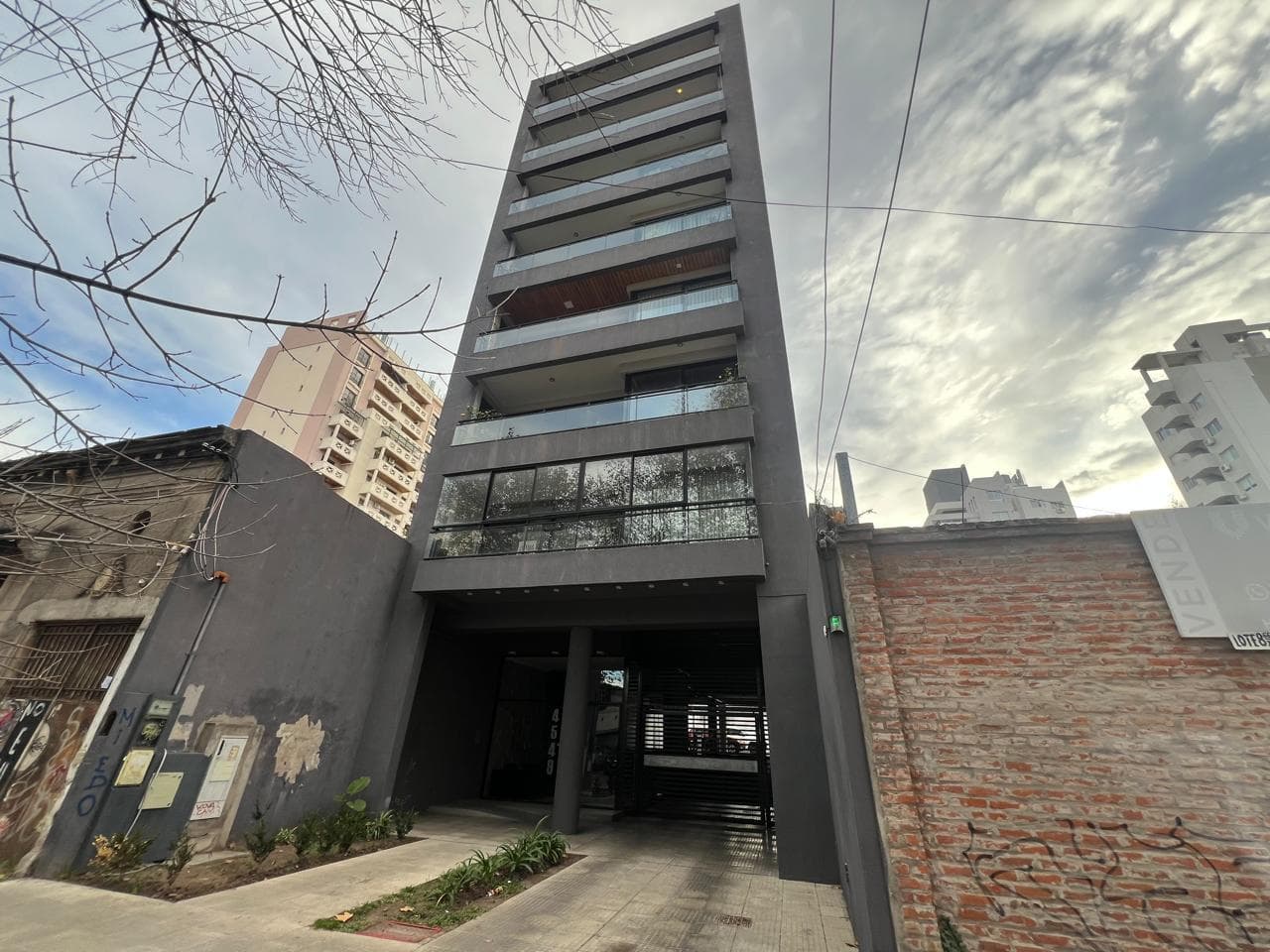 Studio apartment in the R. de Escalada neighborhood. QUALIFIES FOR MORTGAGE.
