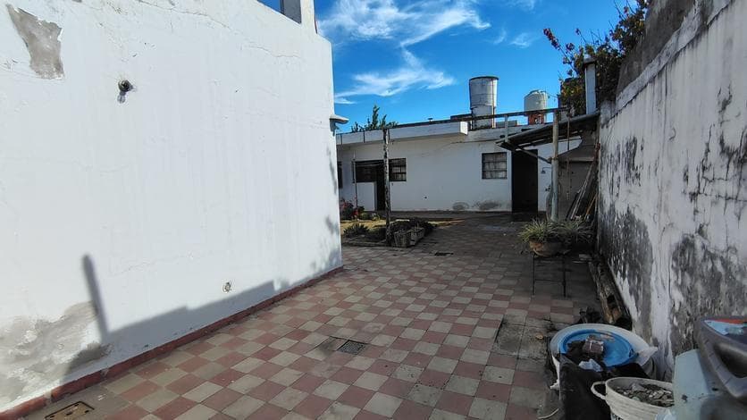 House and Two Apartments for Sale in Jardín del Pilar