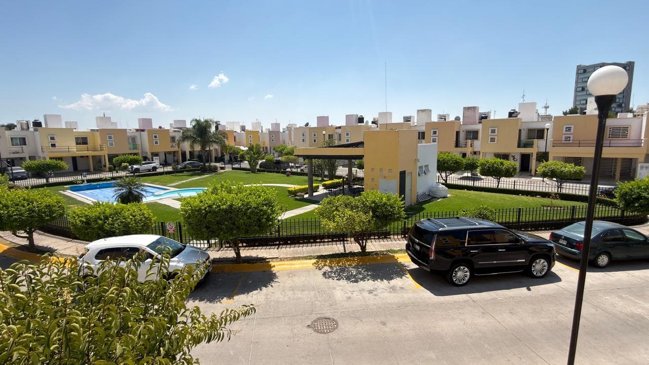 Furnished House in Oasis Residencial with 3 Bedrooms, Gated Community, and Amenities Including a Pool