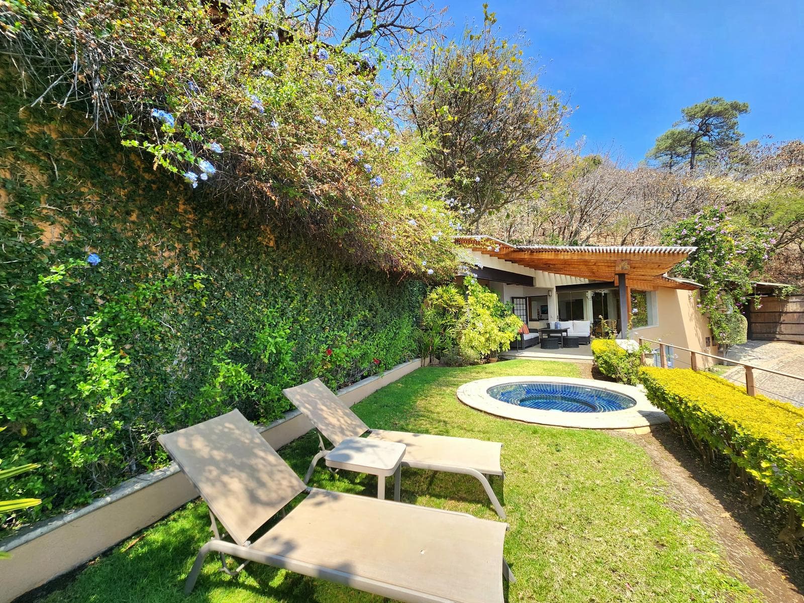 House for Rent, within the Sanctuary. Valle de Bravo