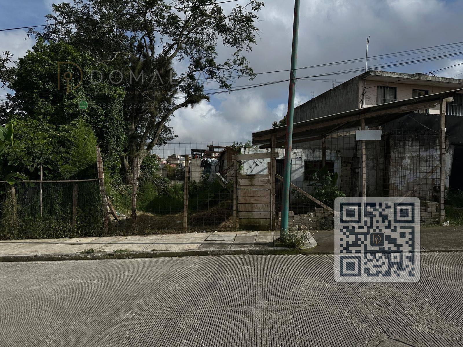 Flat lot on a paved street for sale near a shopping avenue, Xalapa, Veracruz.