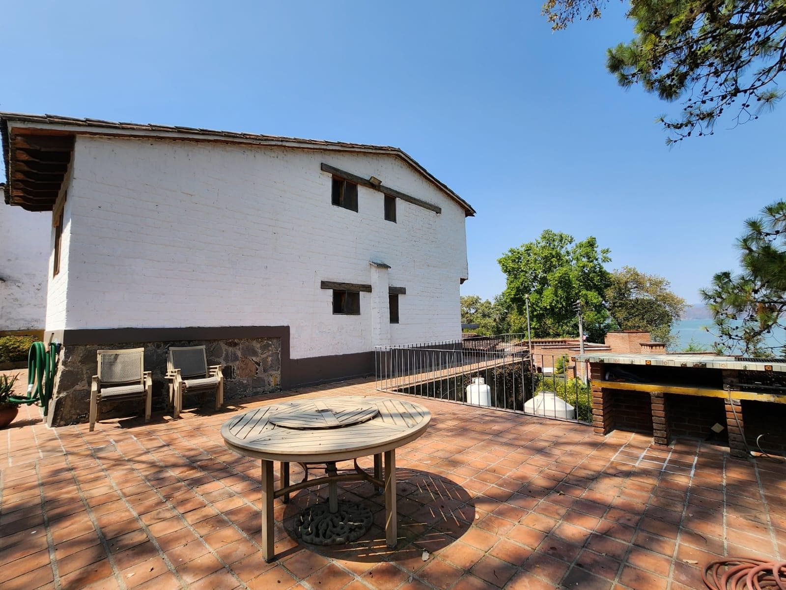 House for Rent, with a View of the Lake