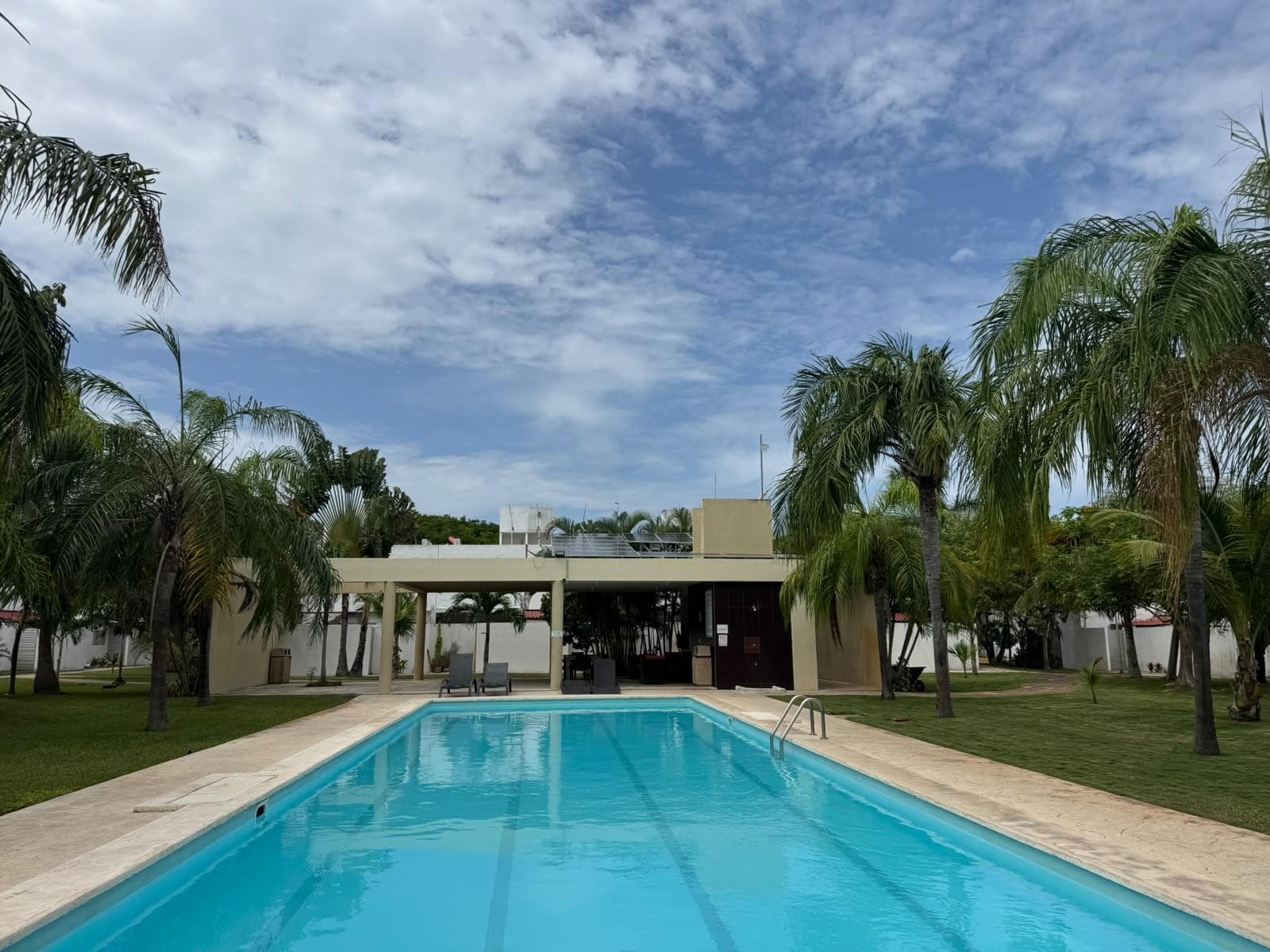 House in Los Olivos: 3 bedrooms, furnished and fully equipped