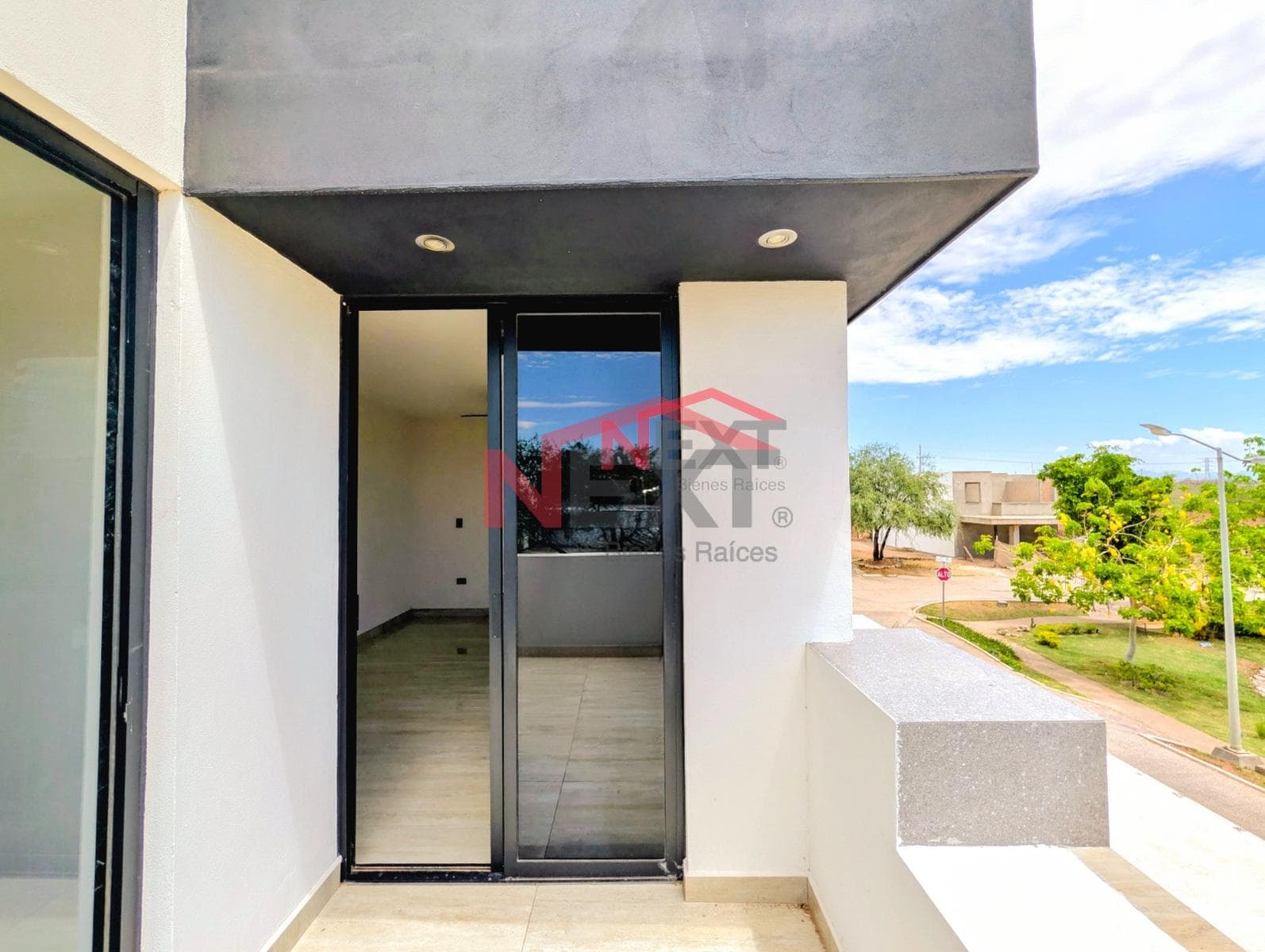 HOUSE FOR SALE IN ALTOZANO RESIDENCIAL
