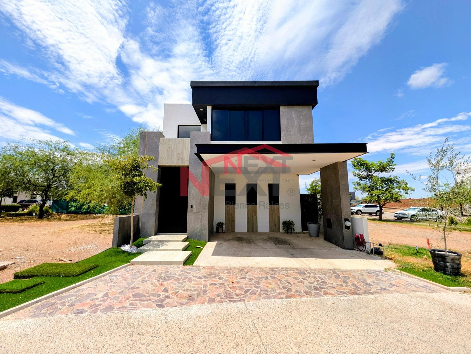 HOUSE FOR SALE IN ALTOZANO RESIDENCIAL