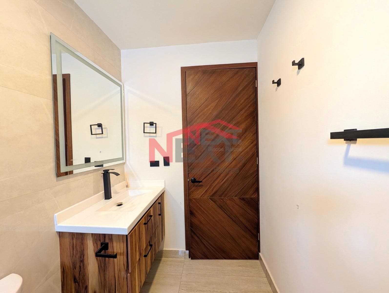 HOUSE FOR SALE IN ALTOZANO RESIDENCIAL