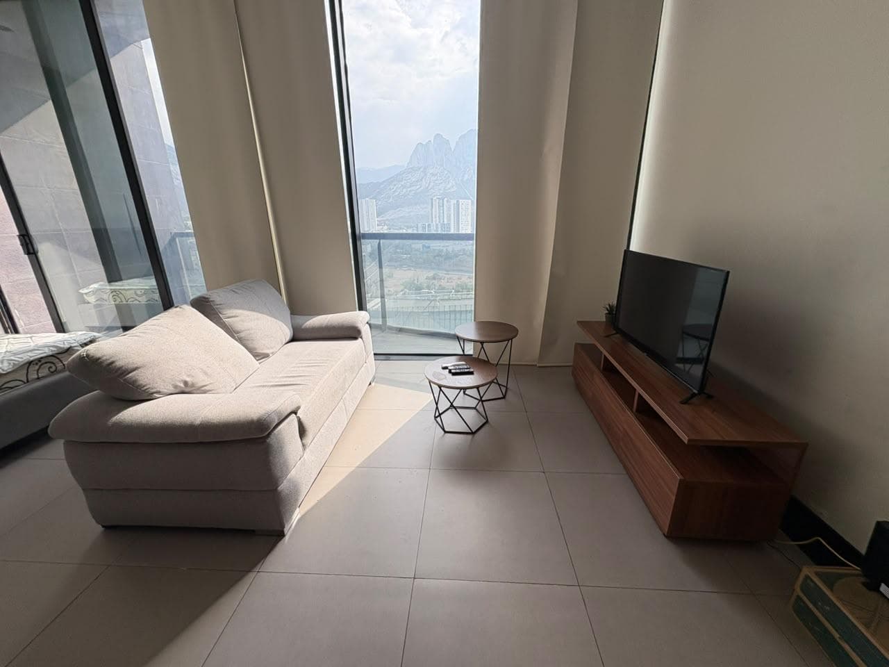 LOFT FOR RENT ON VIA CORDILLERA IN VALLE PONIENTE