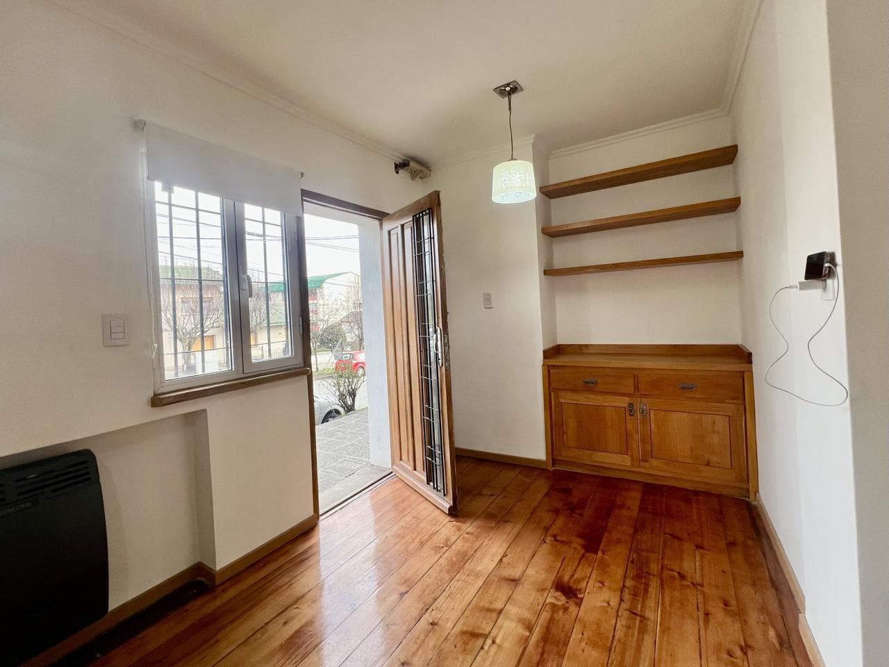 Central Studio Apartment - Long-Term Rental