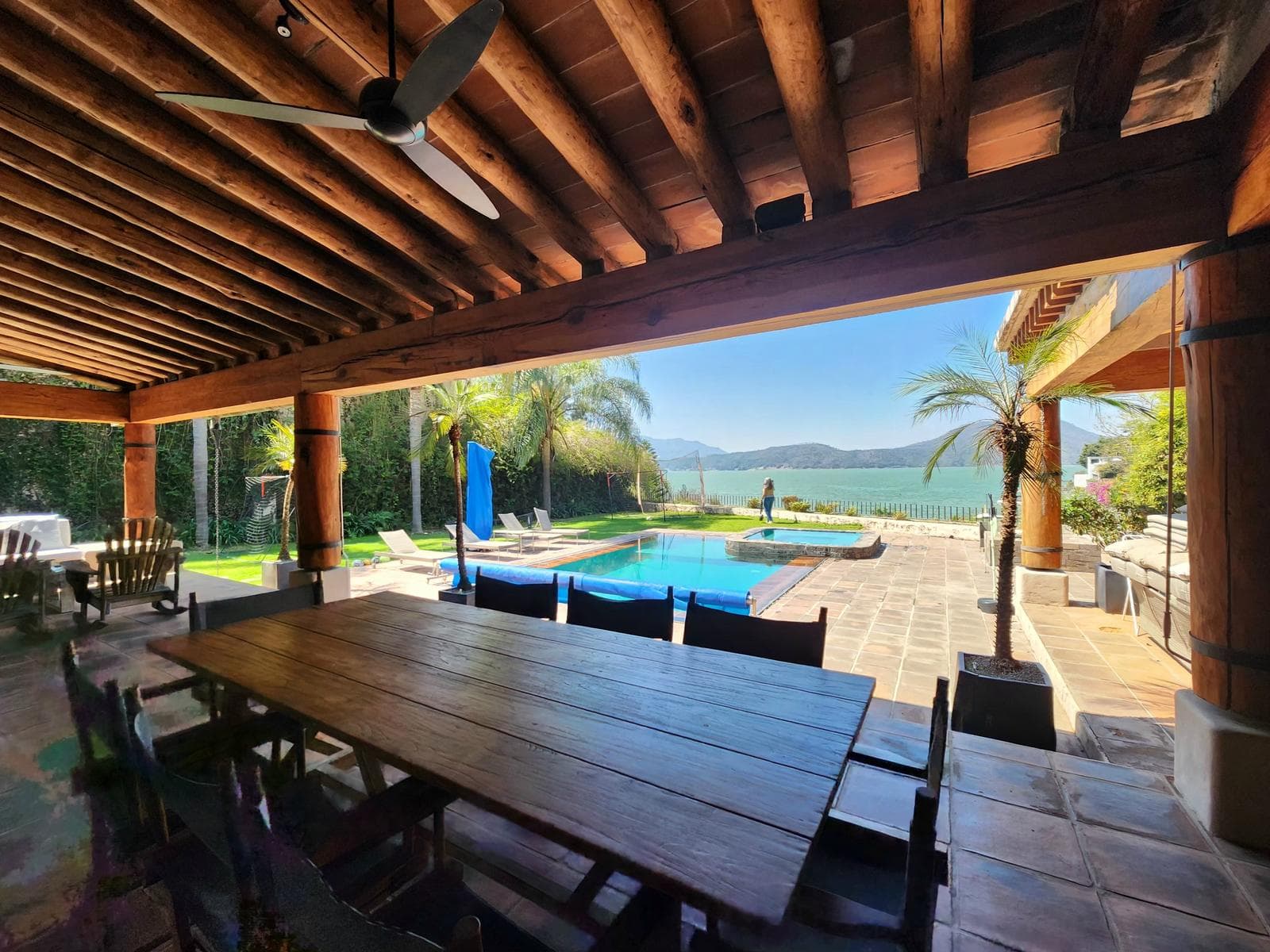 House for Sale with Lake Access in Valle de Bravo