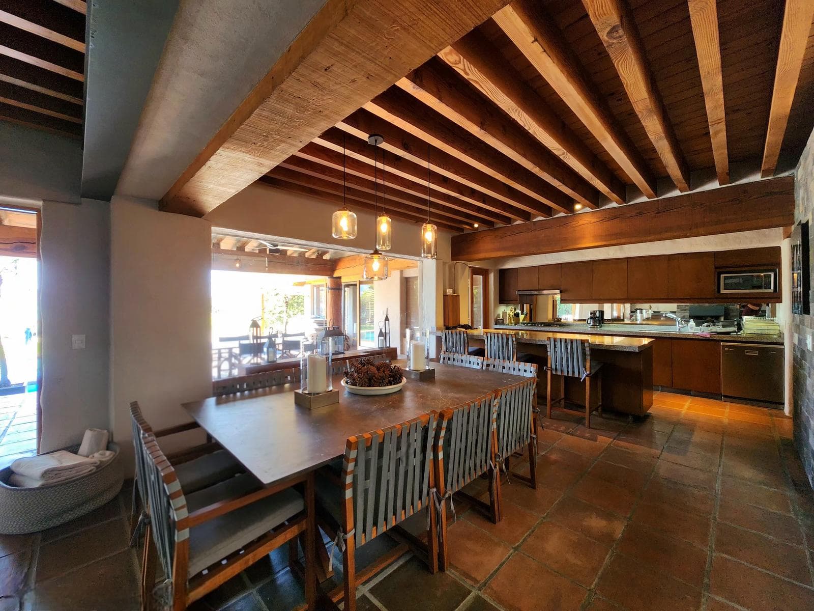 House for Sale with Lake Access in Valle de Bravo