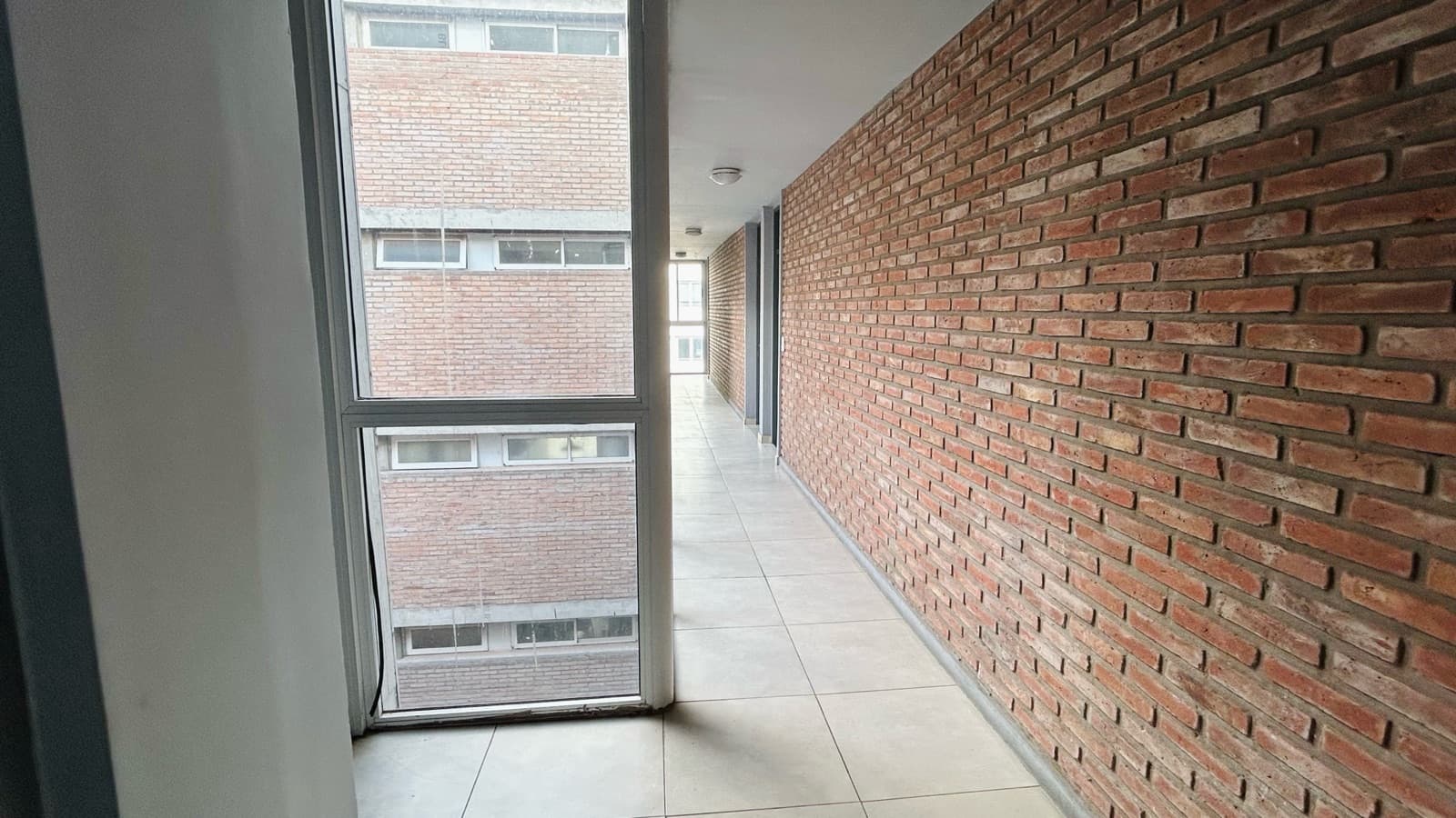 MONOAMBIENTE en ALQUILER AMUEBLADO con Balcón al frente ( Barrio Lourdes)