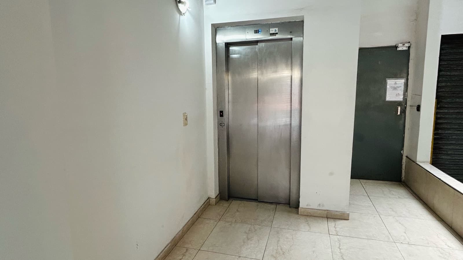 MONOAMBIENTE en ALQUILER AMUEBLADO con Balcón al frente ( Barrio Lourdes)