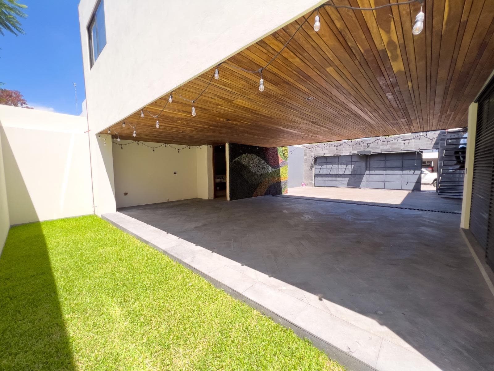 Bv. Roma, Lomas de Angelópolis, 72830 San Bernardino Tlaxcalancingo, Puebla.