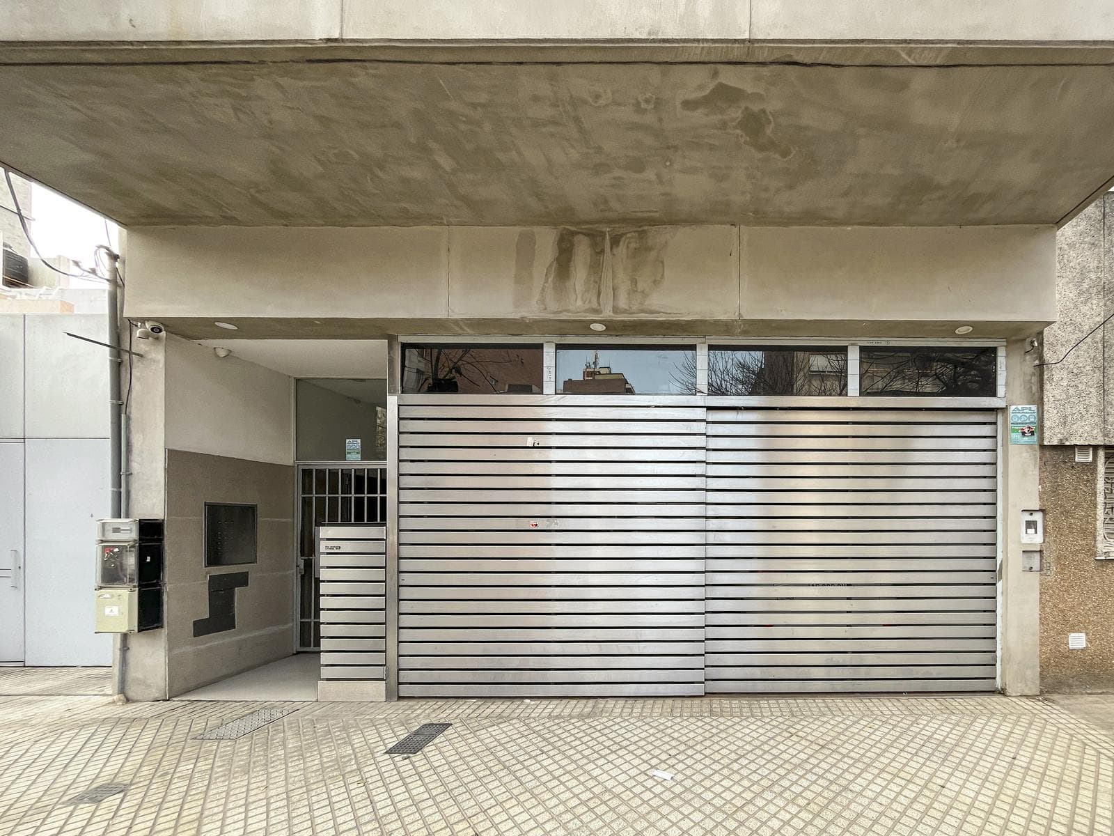 2-bedroom duplex apartment with a garage and a private terrace