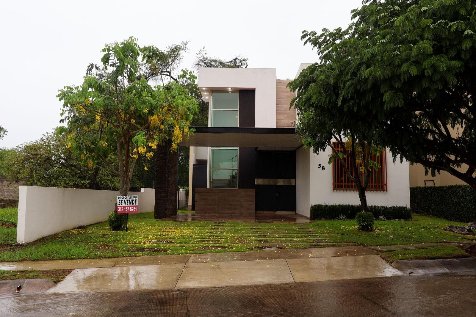 House for Sale in the Altozano Colima Condominium, with High Appreciation Potential