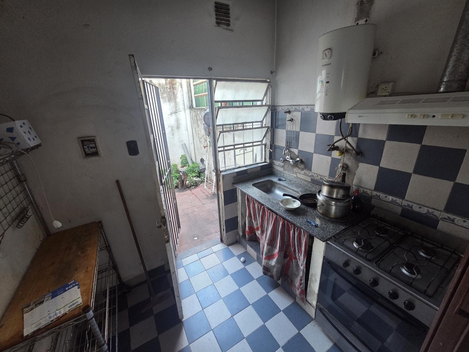 For Rent | PH-style street-facing property with 2 bedrooms and a driveway, in need of renovation