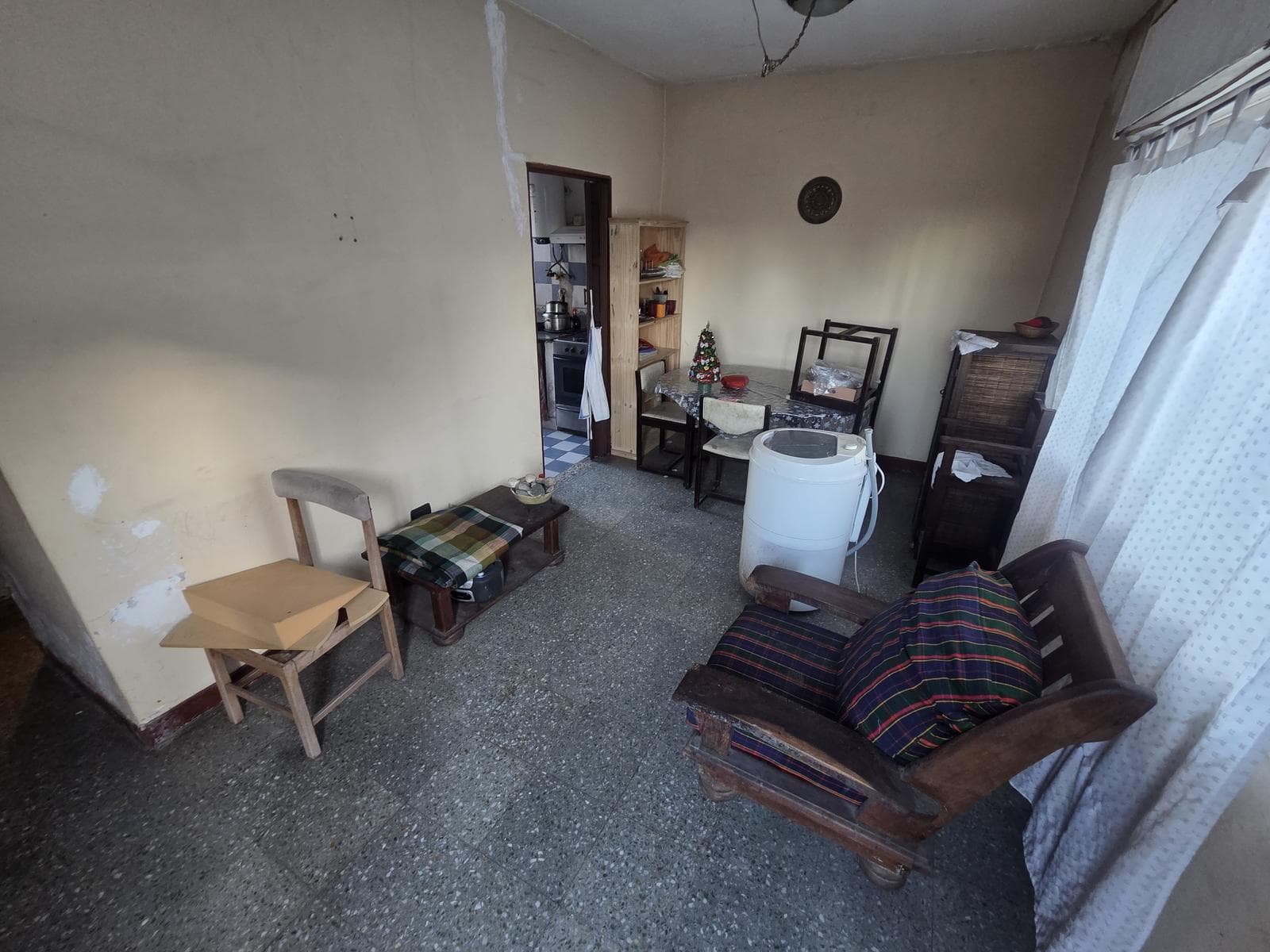 For Rent | PH-style street-facing property with 2 bedrooms and a driveway, in need of renovation