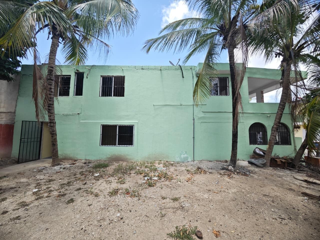HOUSE FOR SALE WITH INDEPENDENT UNITS AND COMMERCIAL POTENTIAL IN LA GUADALUPANA, PLAYA DEL CARMEN