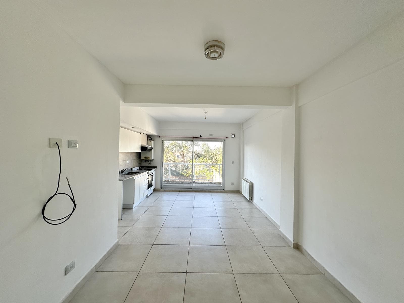 2-room apartment for sale with a balcony. Includes a parking space. Financing available. Downtown Zarate