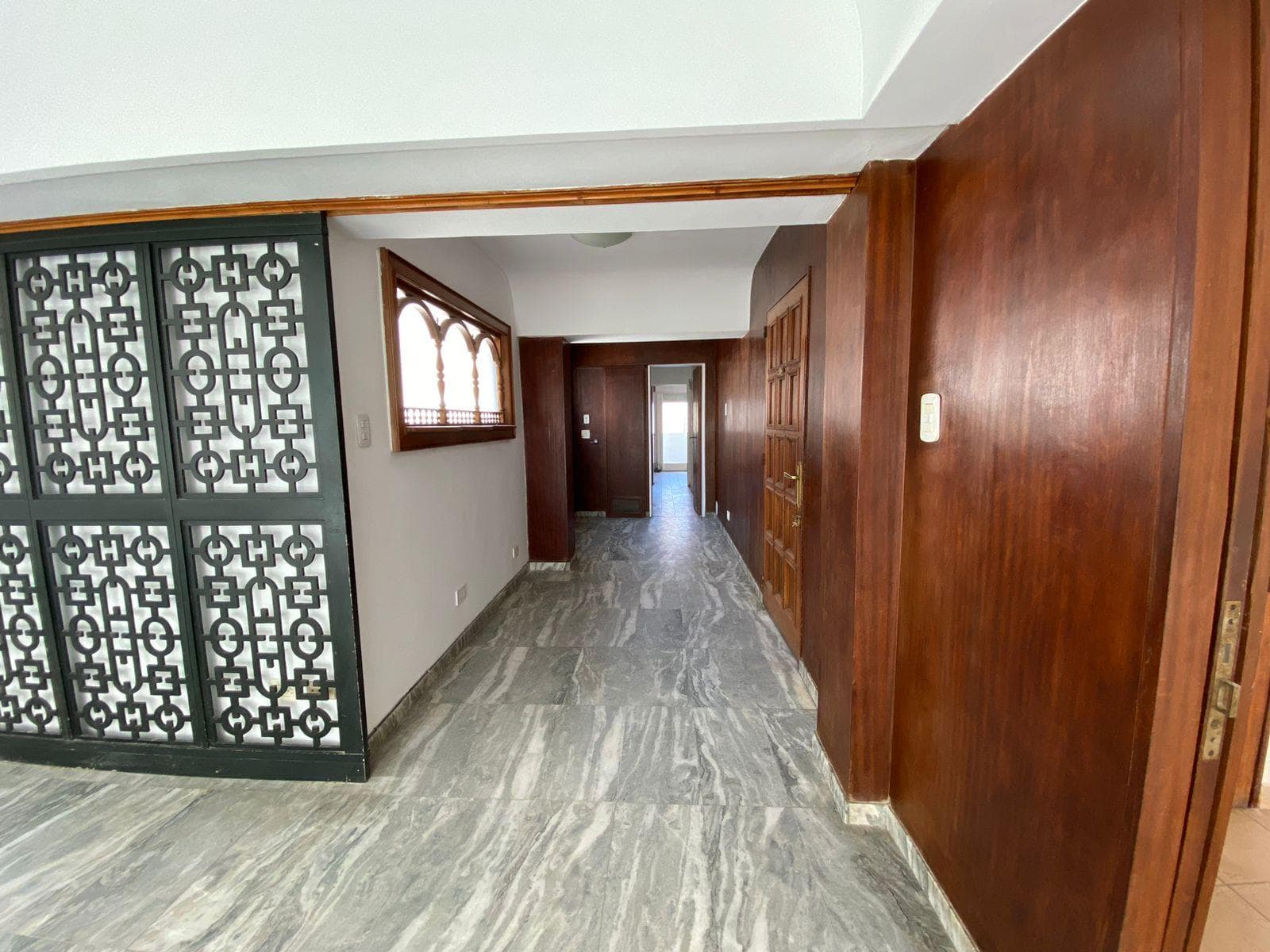 3-Bedroom Apartment for Rent: Exclusive Unit with Parking Space in Downtown Rosario