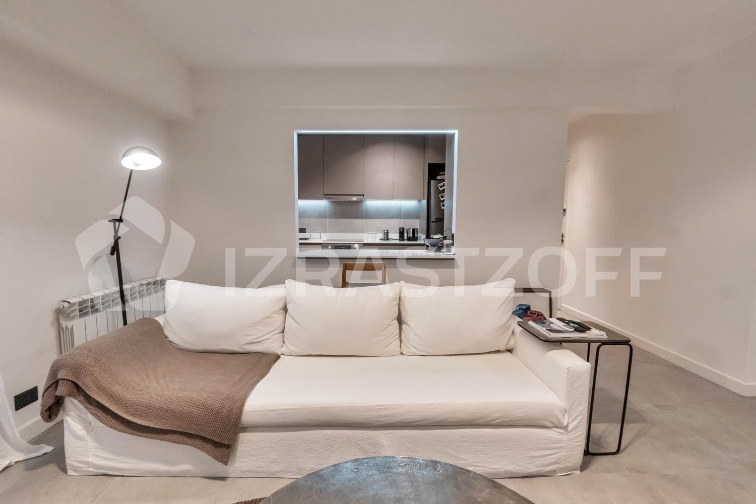 Apartment for Sale in the La Calabria Area: 3 Rooms - Completely Renovated.