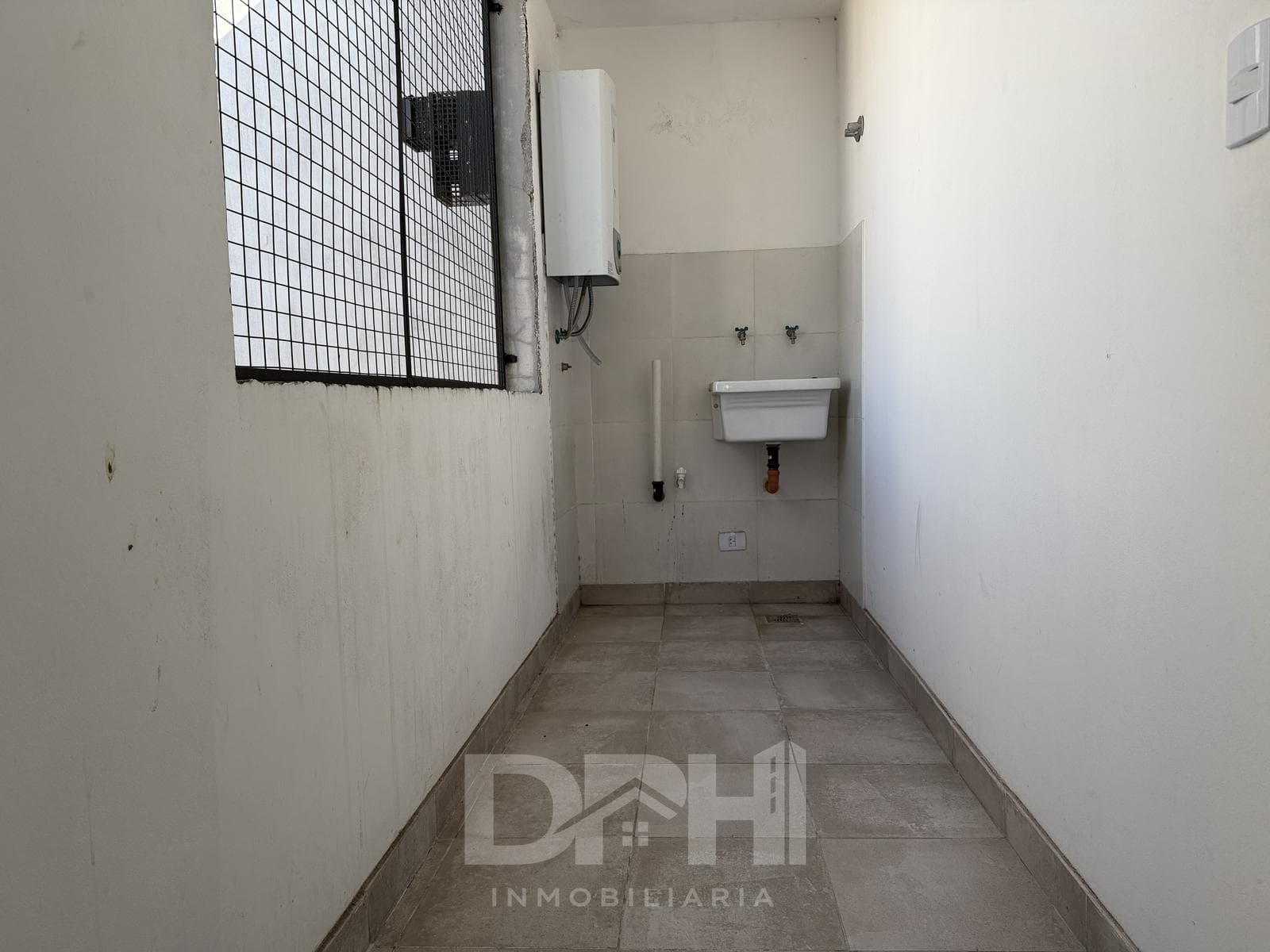 -FOR SALE- 1-Bedroom Apartment in Barrio Sur