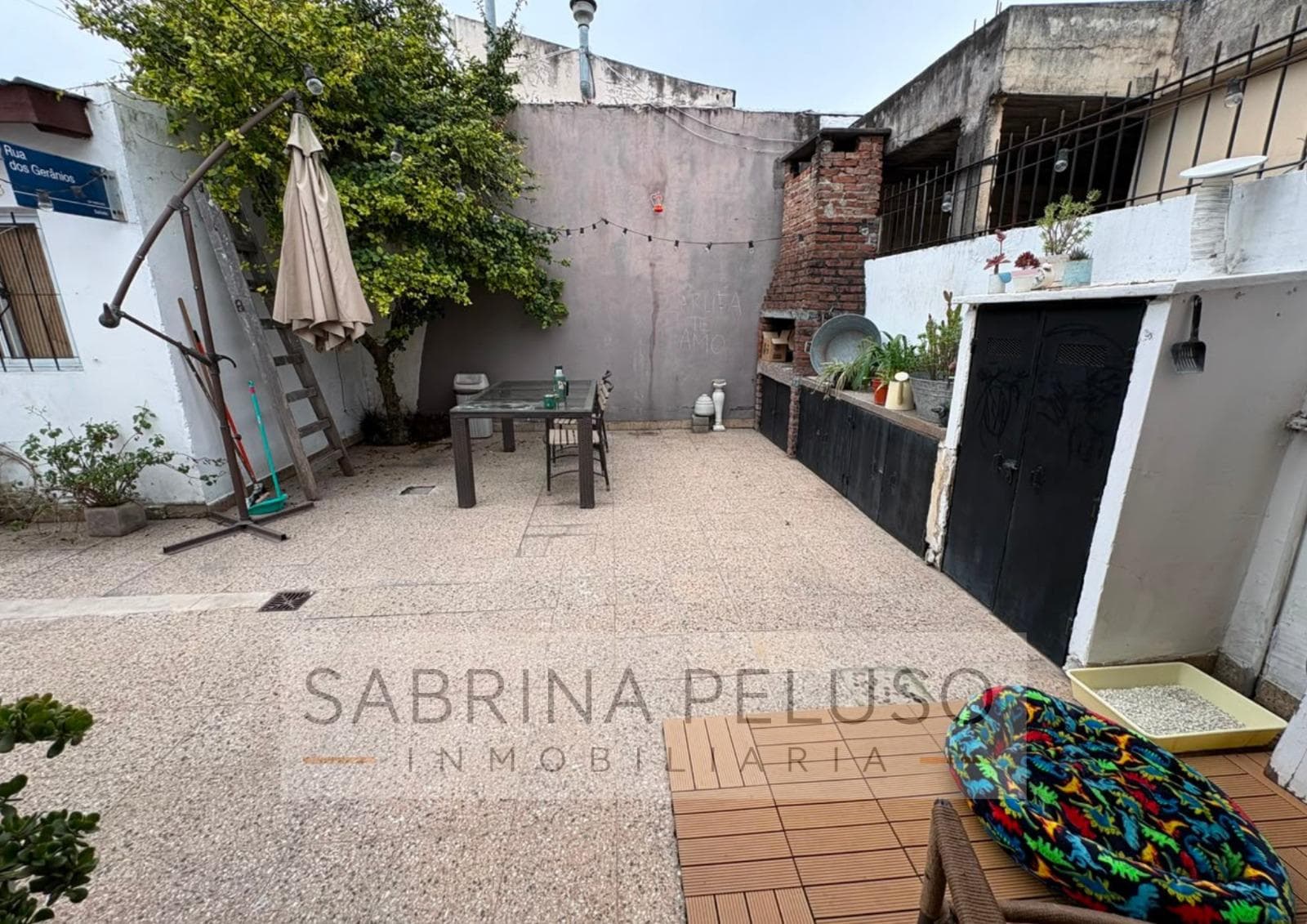 House for Sale in Downtown Merlo