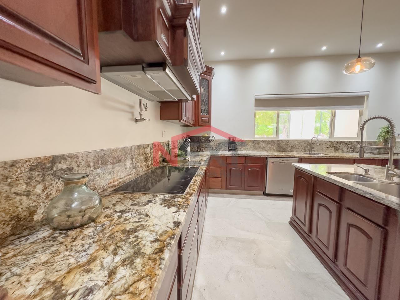House for sale in Col. Pitic