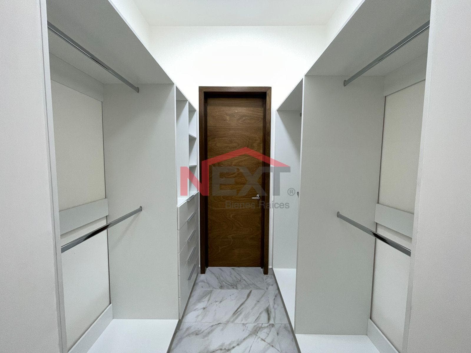 HOUSE FOR RENT IN BASALTO RESIDENCIAL