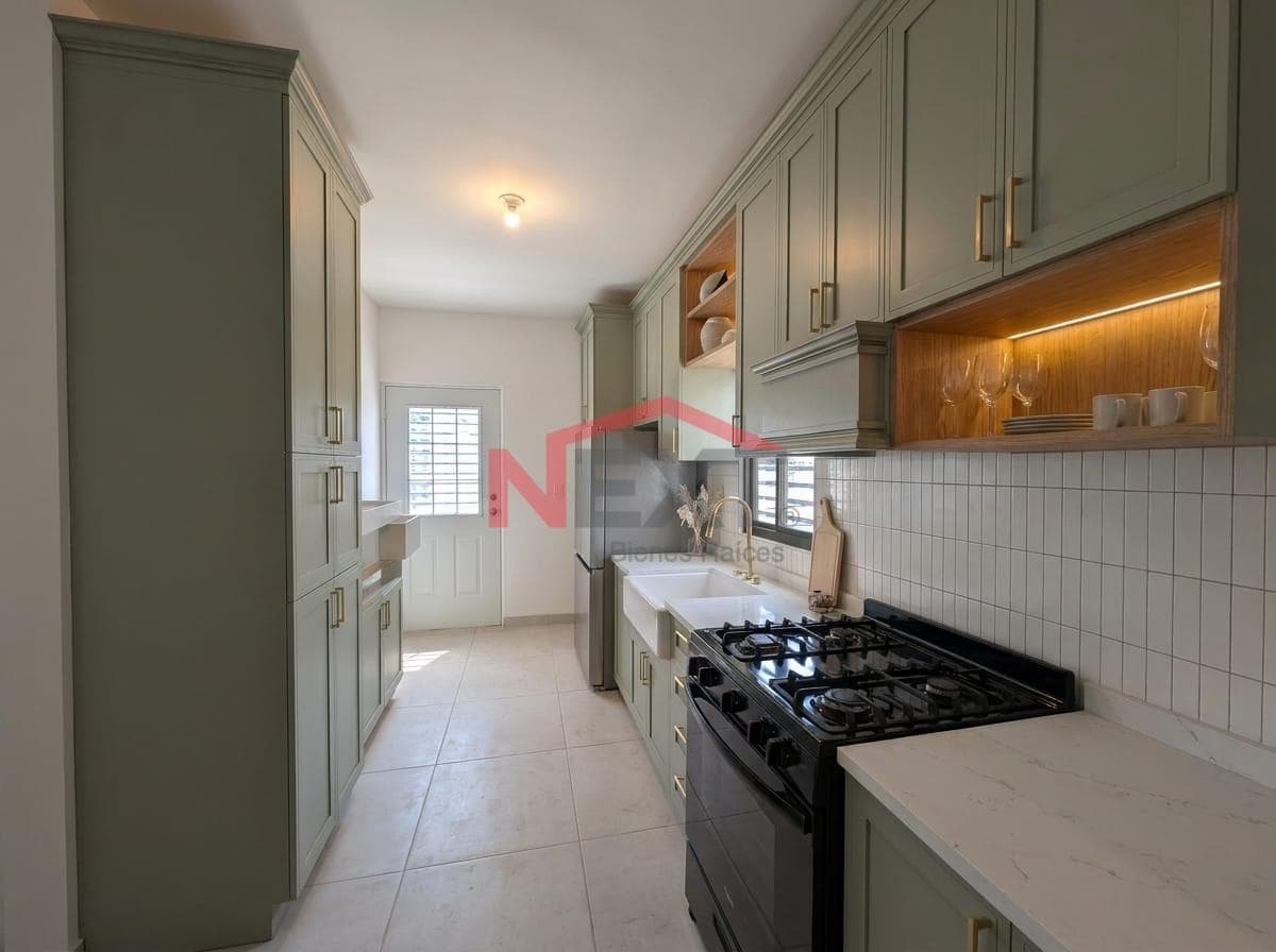 HOUSE FOR SALE IN THE CATANIA RESIDENTIAL AREA