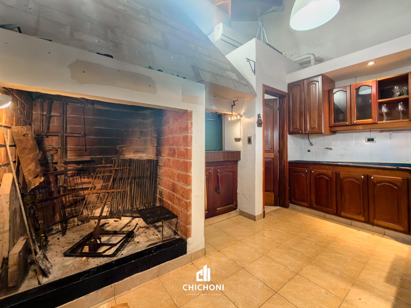 For Sale - 5-Bedroom Home with Barbecue Area and Terrace, Plus Commercial Space - Jacinto Peralta Ramos Ave.