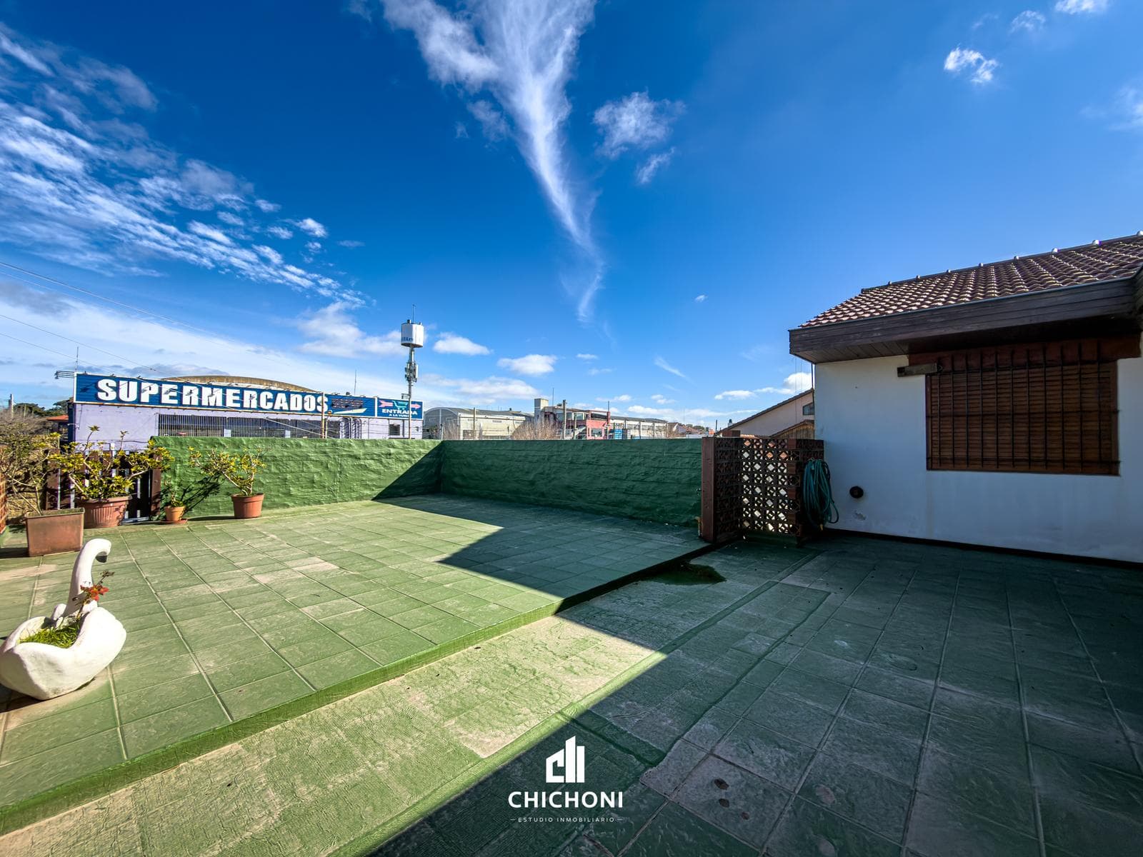 For Sale - 5-Bedroom Home with Barbecue Area and Terrace, Plus Commercial Space - Jacinto Peralta Ramos Ave.