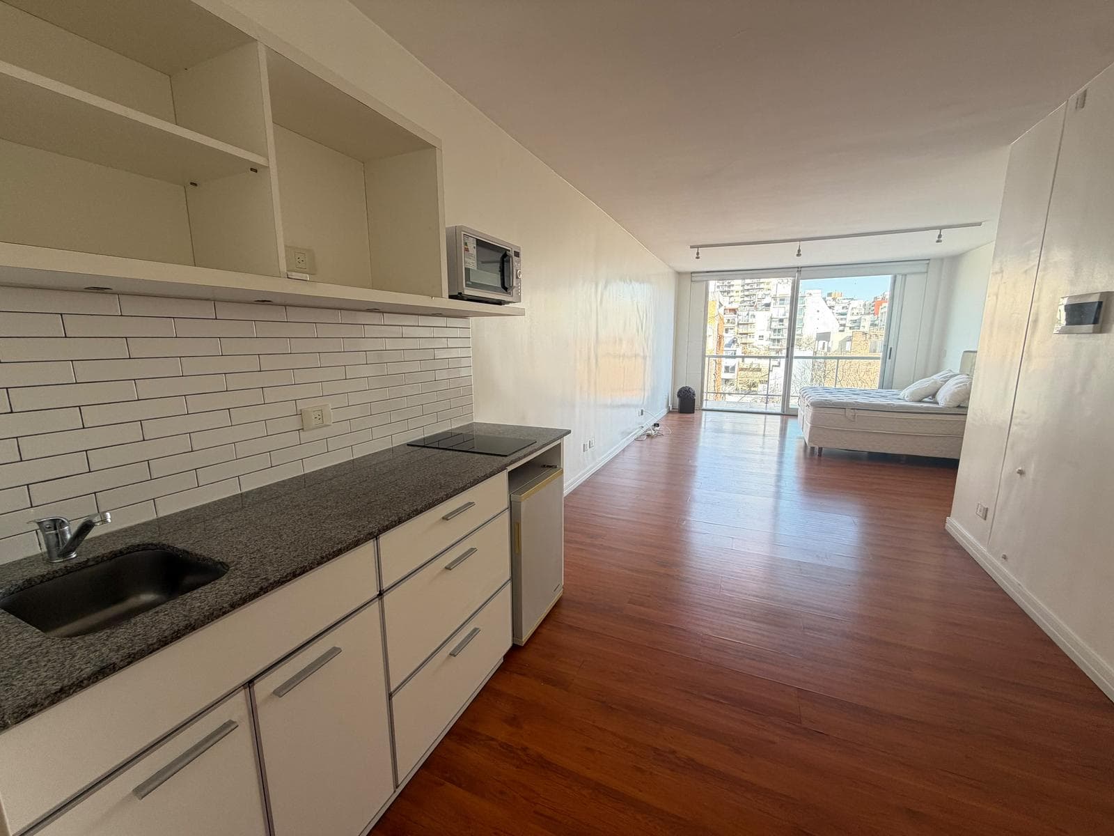 Baez and Arevalo - Very Spacious Studio for Rent, Fully Furnished - Cañitas