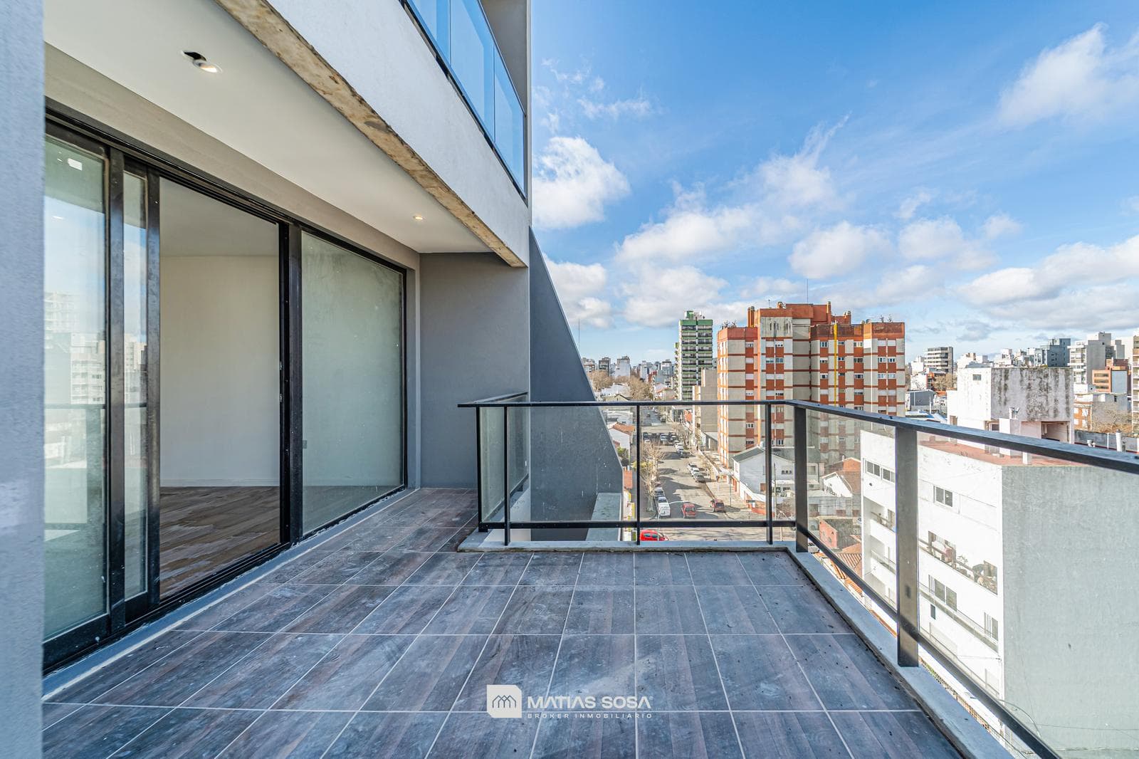 For Sale - Brand-new apartment - 8th floor - Bright - Grill on the balcony - Optional parking space