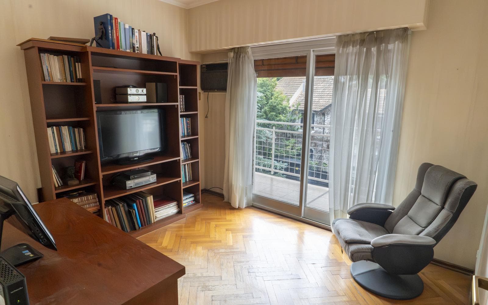 Apartment for sale in Belgrano R: 4 bedrooms plus a utility room and garage