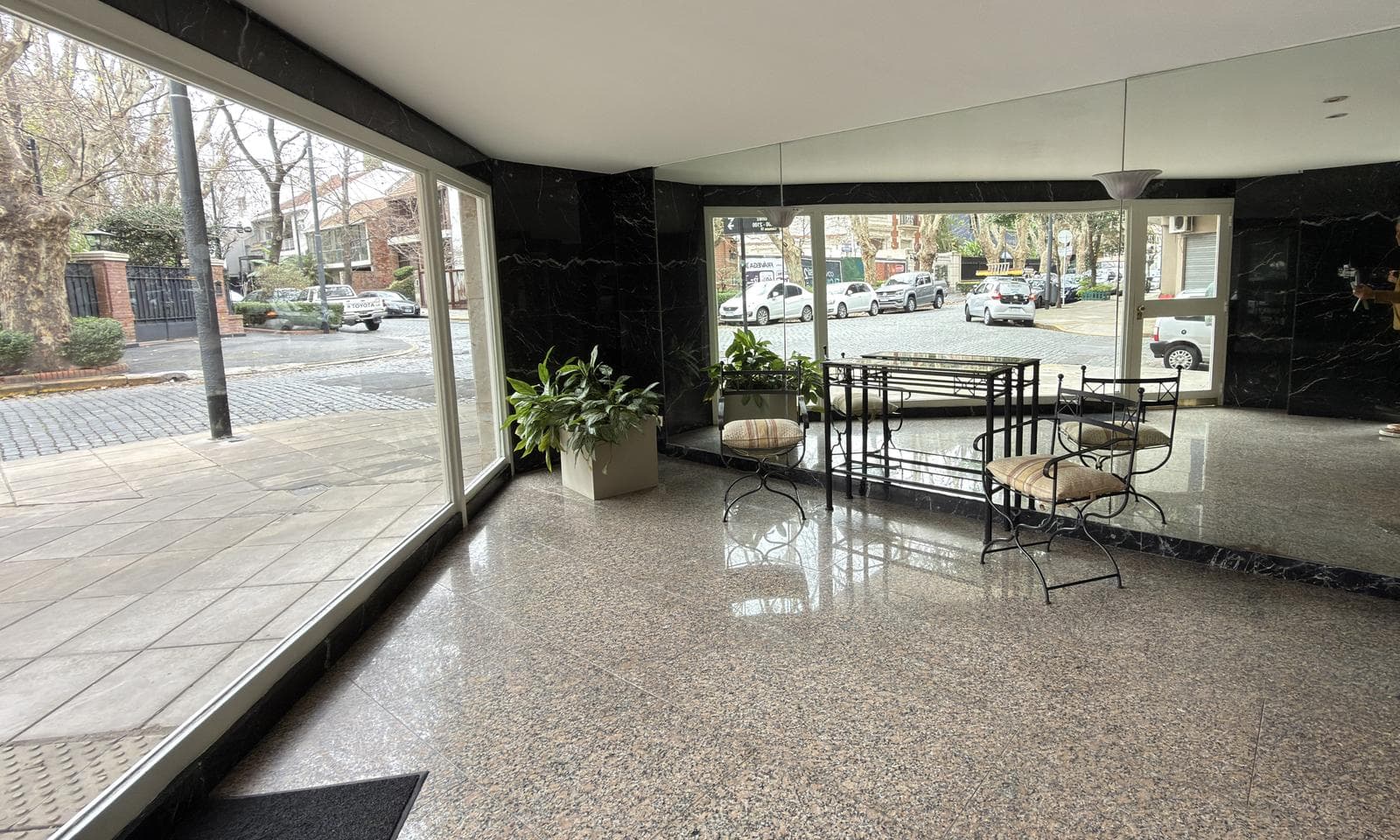 Apartment for sale in Belgrano R: 4 bedrooms plus a utility room and garage