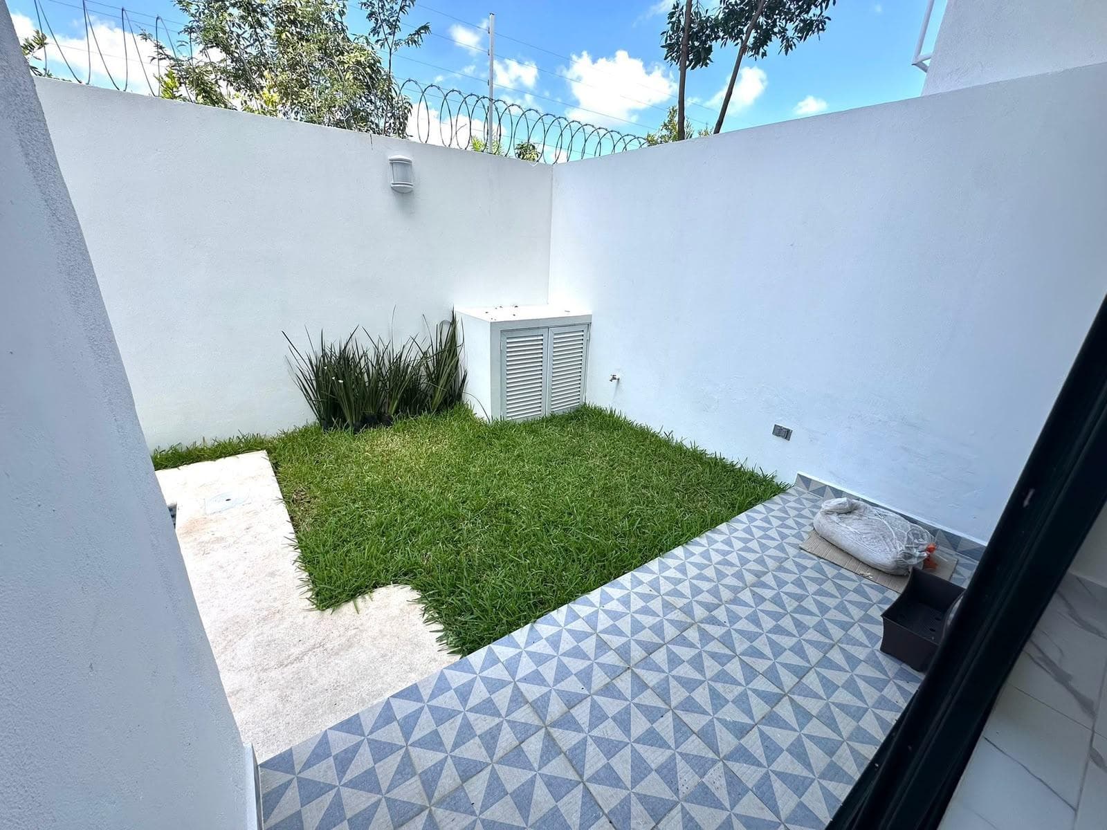 ARBOLADA RESIDENTIAL House