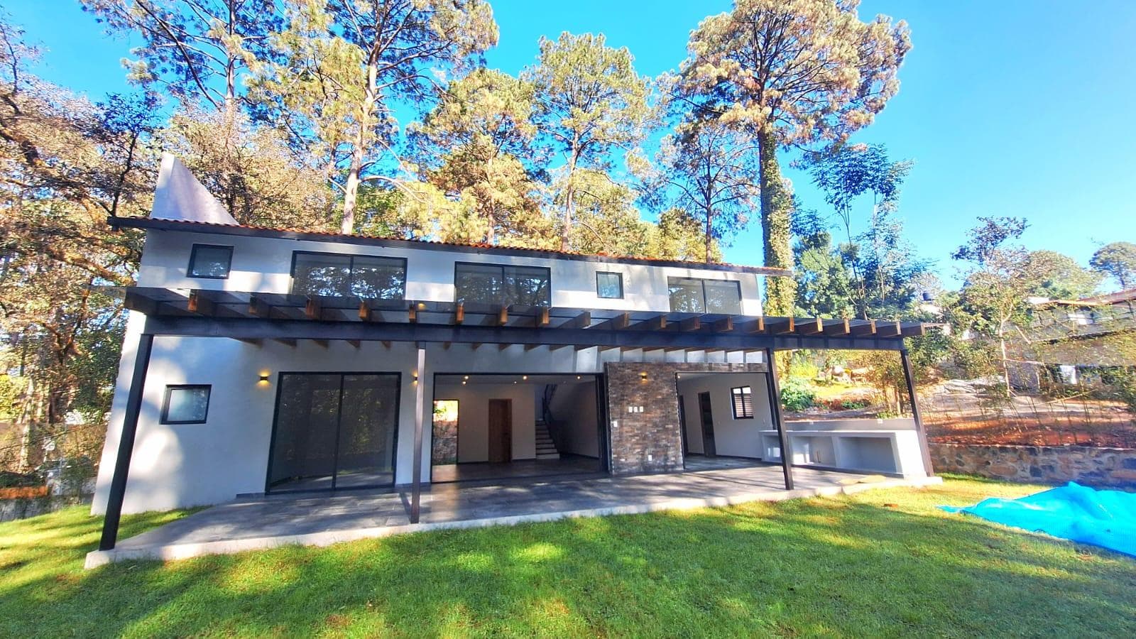 House for Sale, Avándaro.